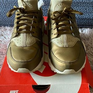 Nike women’s huarache running shoes